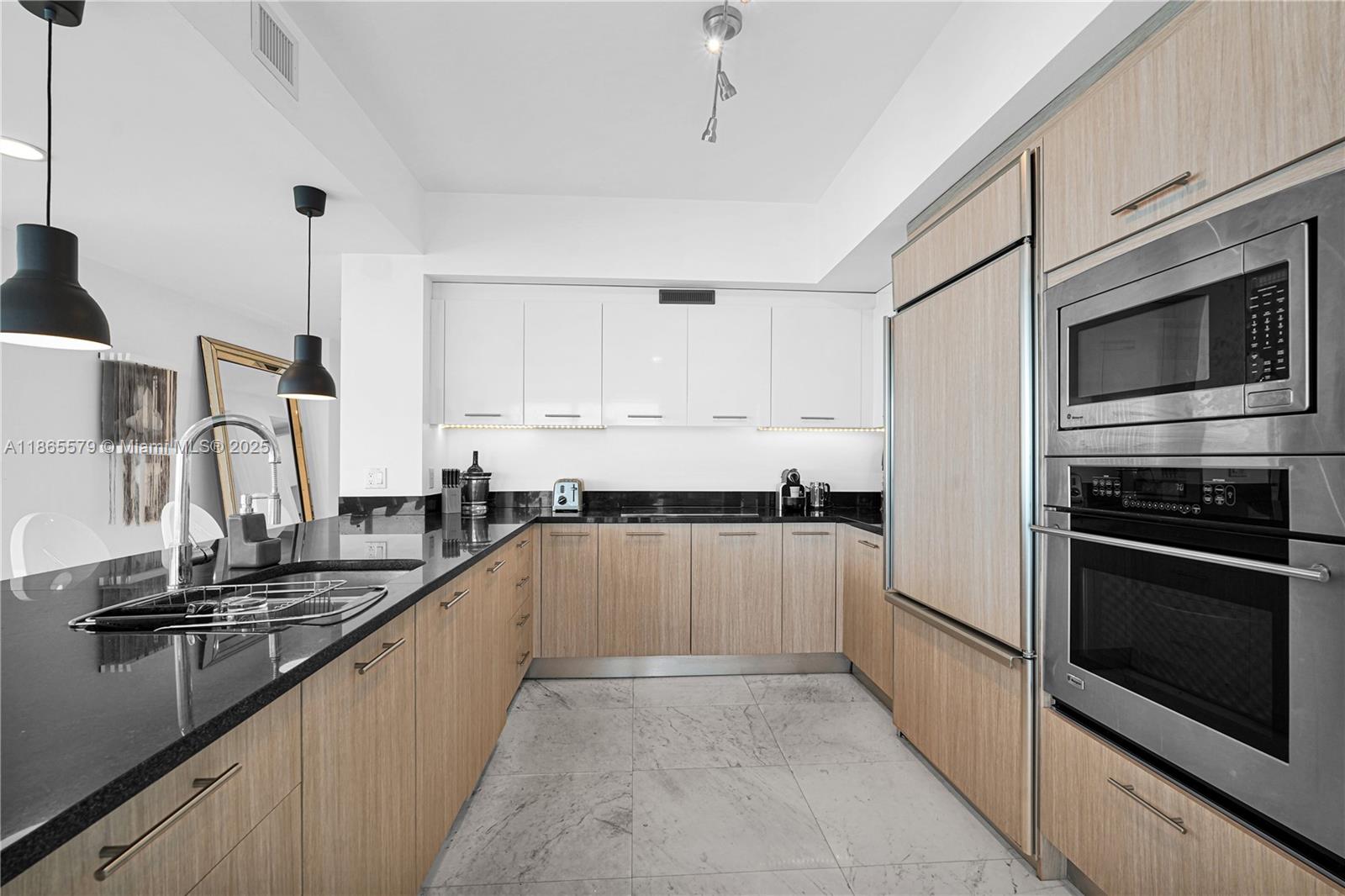 APOGEE BEACH CONDOMINIUM - Residential