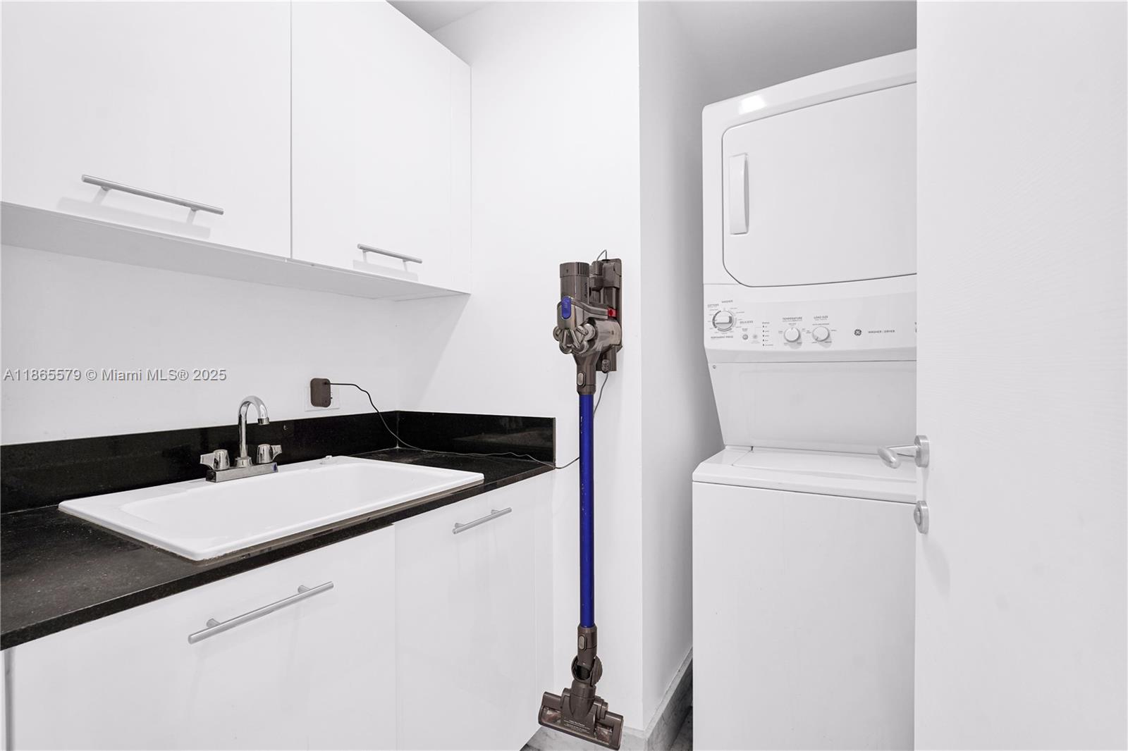 APOGEE BEACH CONDOMINIUM - Residential