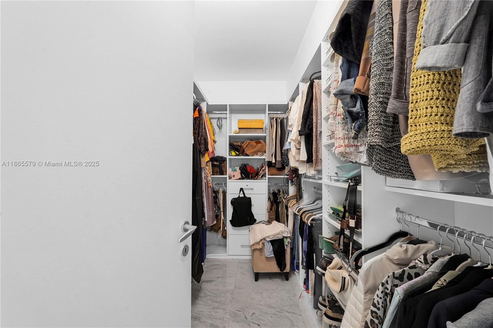 APOGEE BEACH CONDOMINIUM - Residential