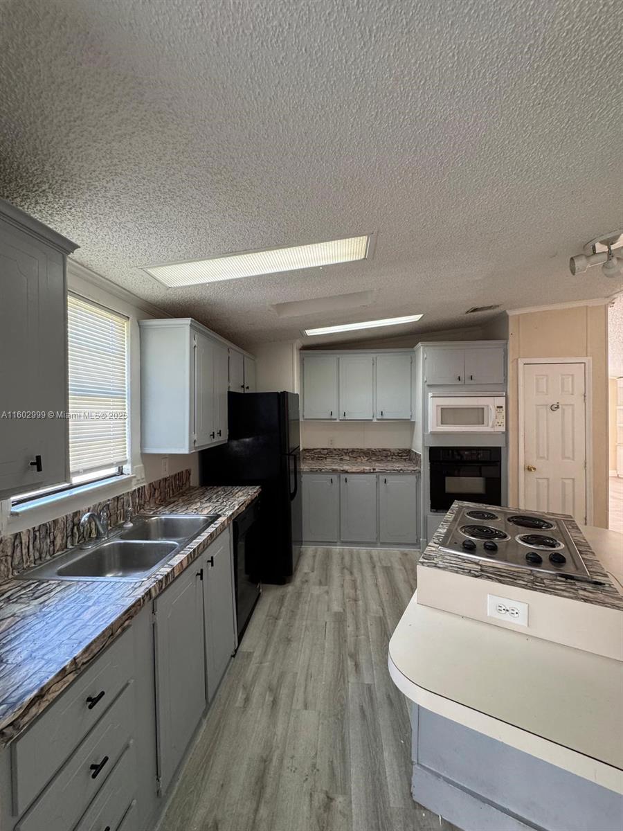 GATEWAY ESTATES PARK COND - Residential