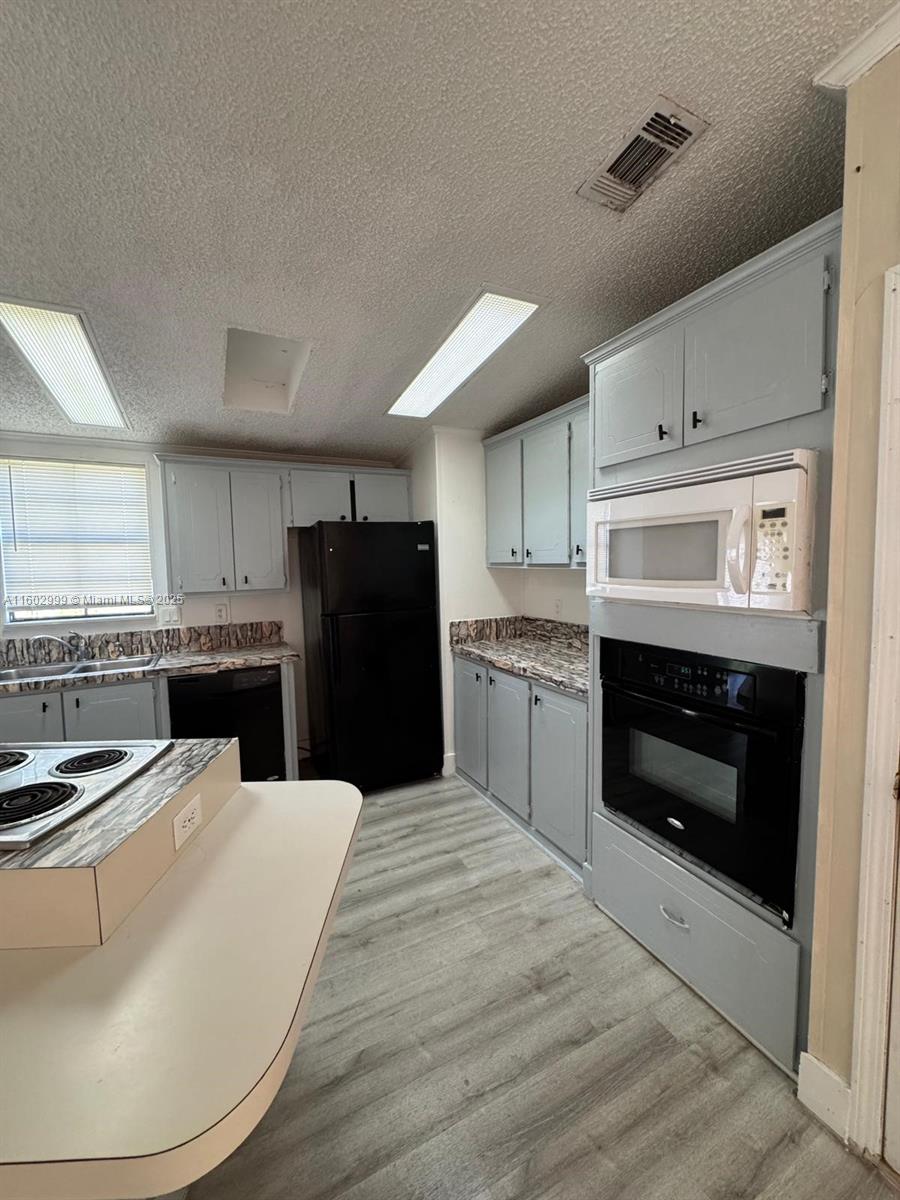 GATEWAY ESTATES PARK COND - Residential