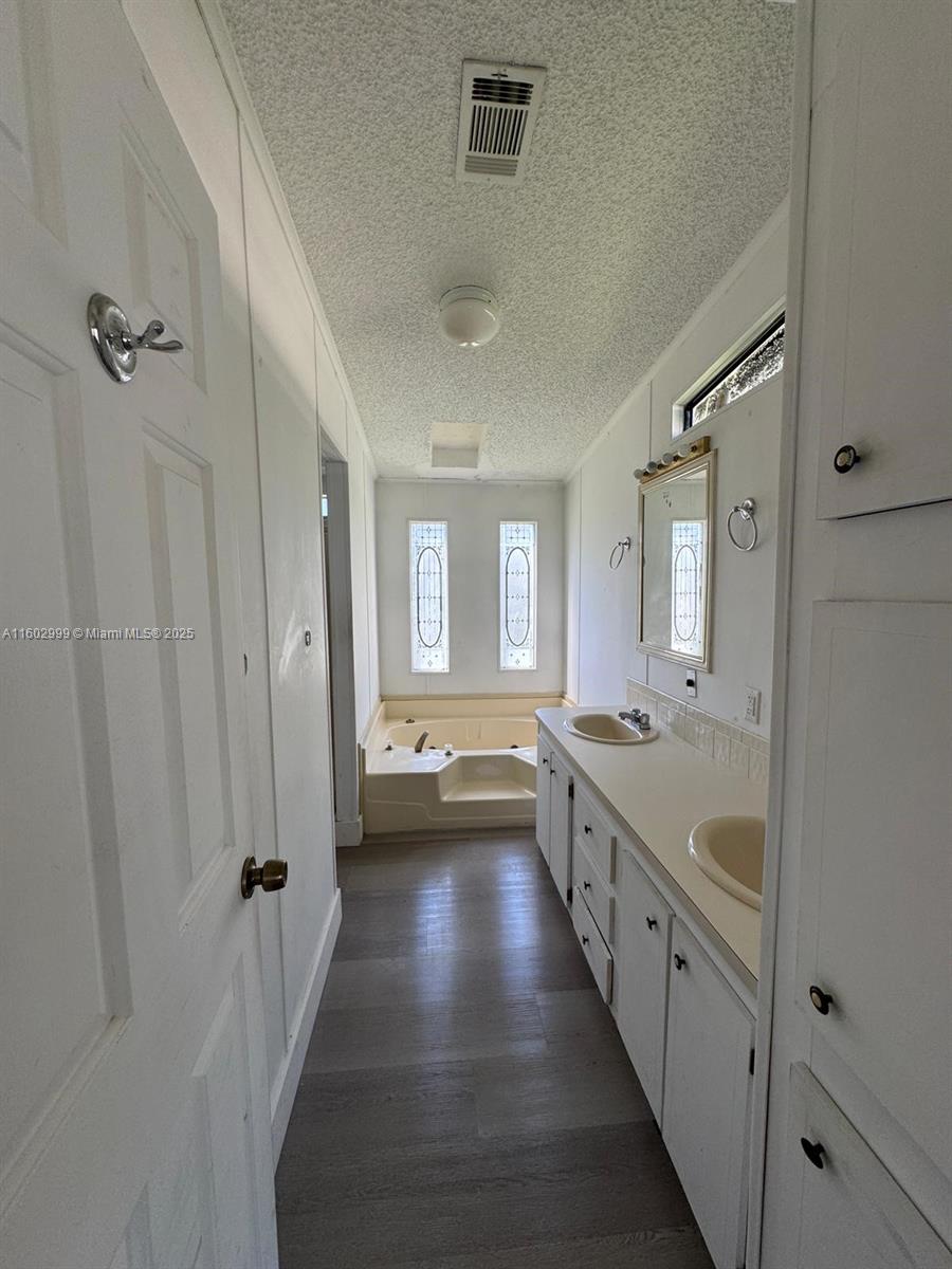 GATEWAY ESTATES PARK COND - Residential