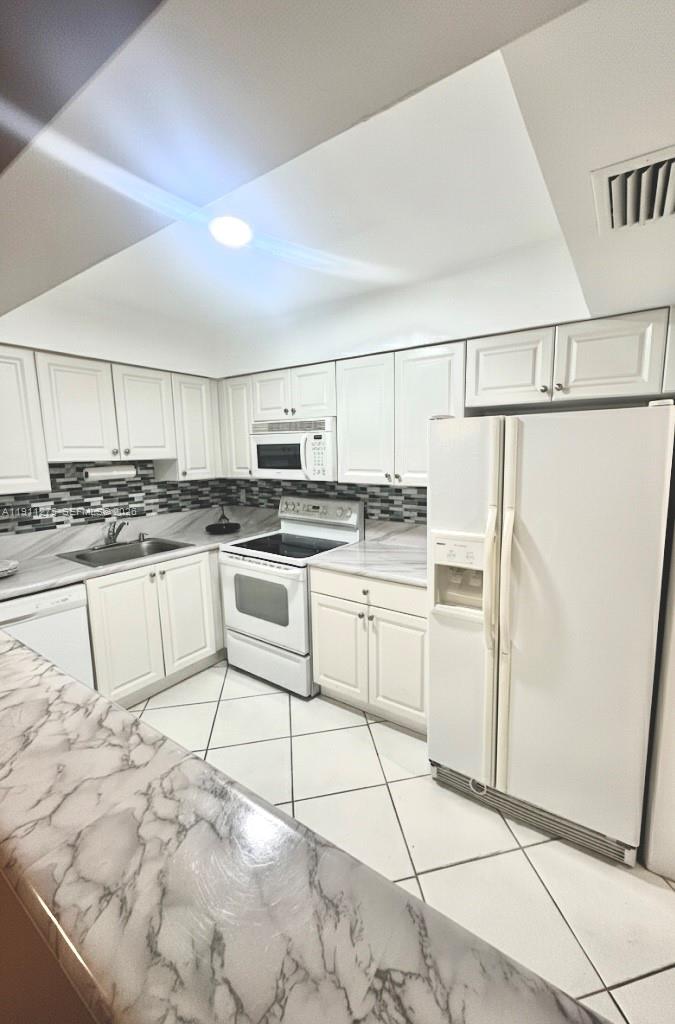 MANORS OF INVERRARY I-4 - Residential