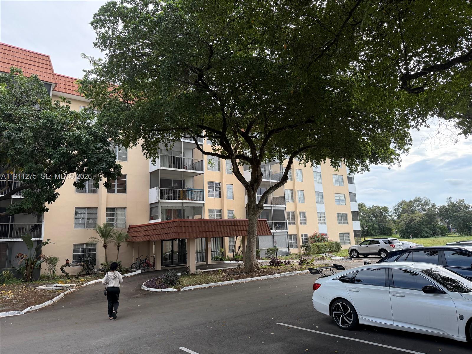 MANORS OF INVERRARY I-4 - Residential