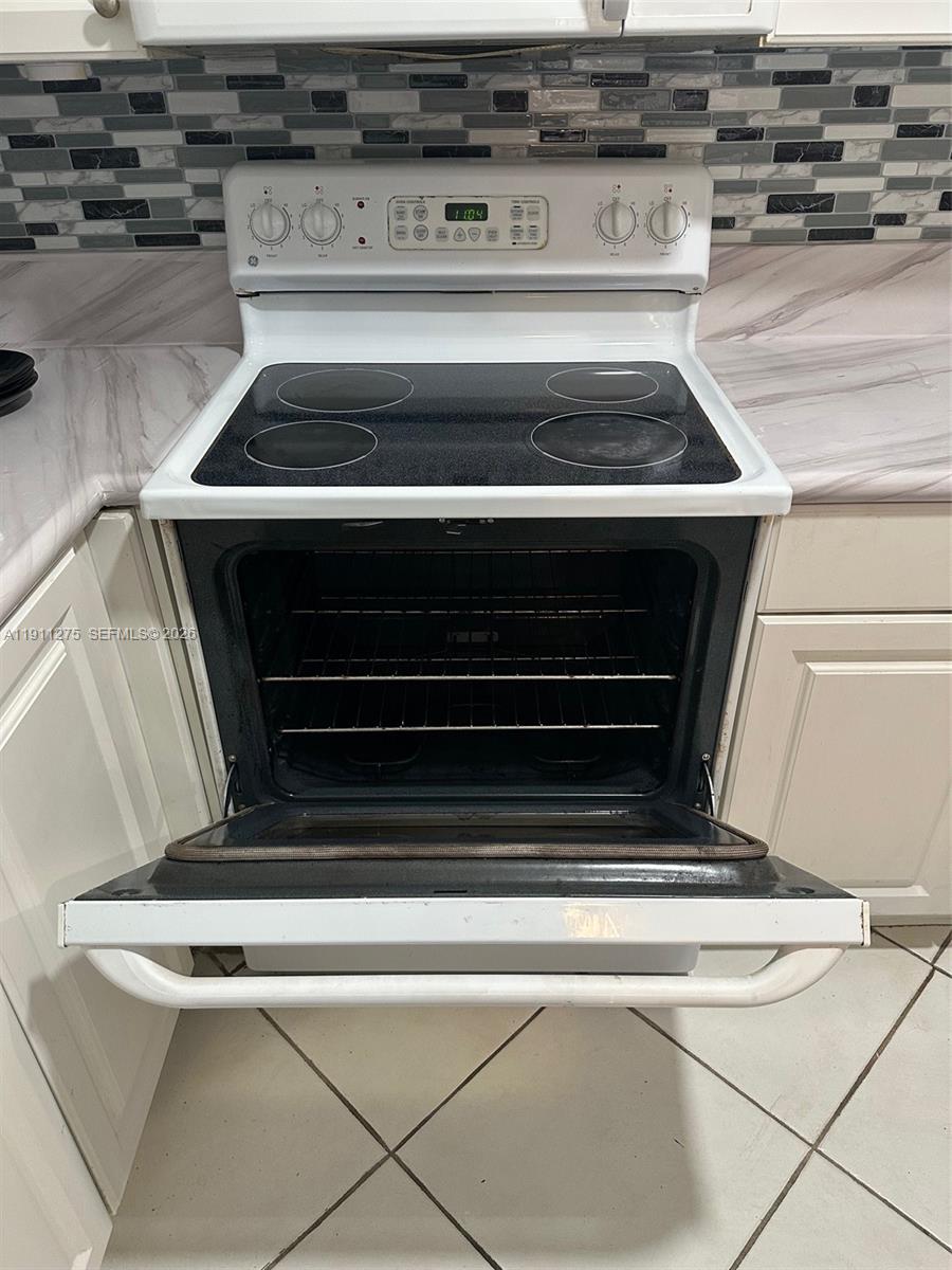 MANORS OF INVERRARY I-4 - Residential