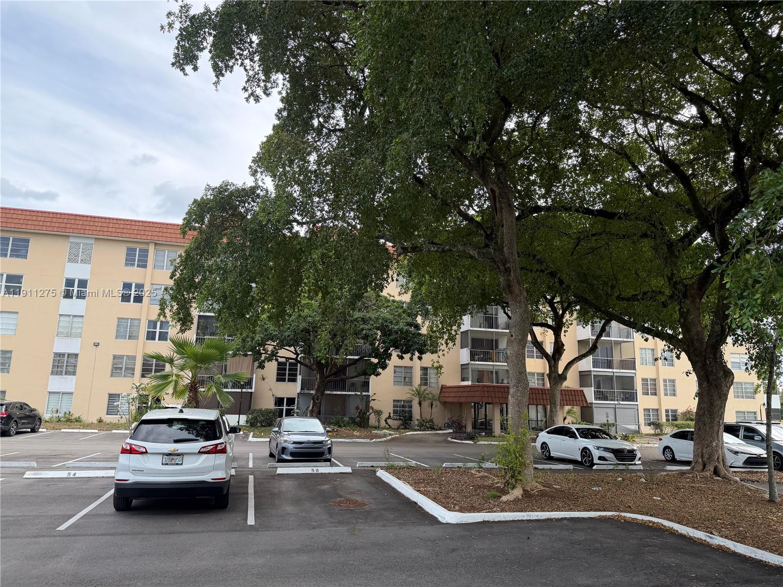 MANORS OF INVERRARY I-4 - Residential