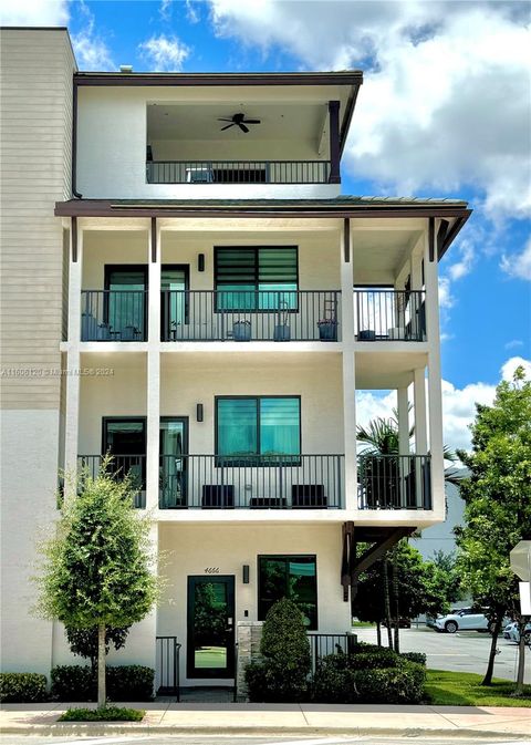 Townhouse in Doral FL 4666 84th Ave Ave.jpg