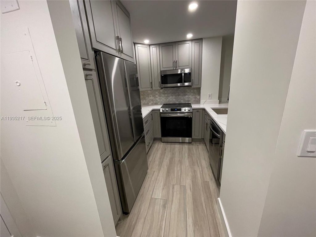 Photo of 1831 NE 38th St #403, Oakland Park, FL 33308 (MLS # A11935217)