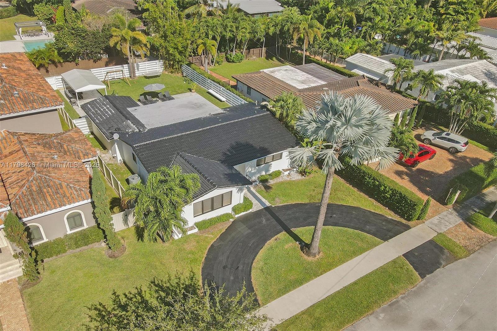 HOLLYWOOD LAKES SECTION - Residential