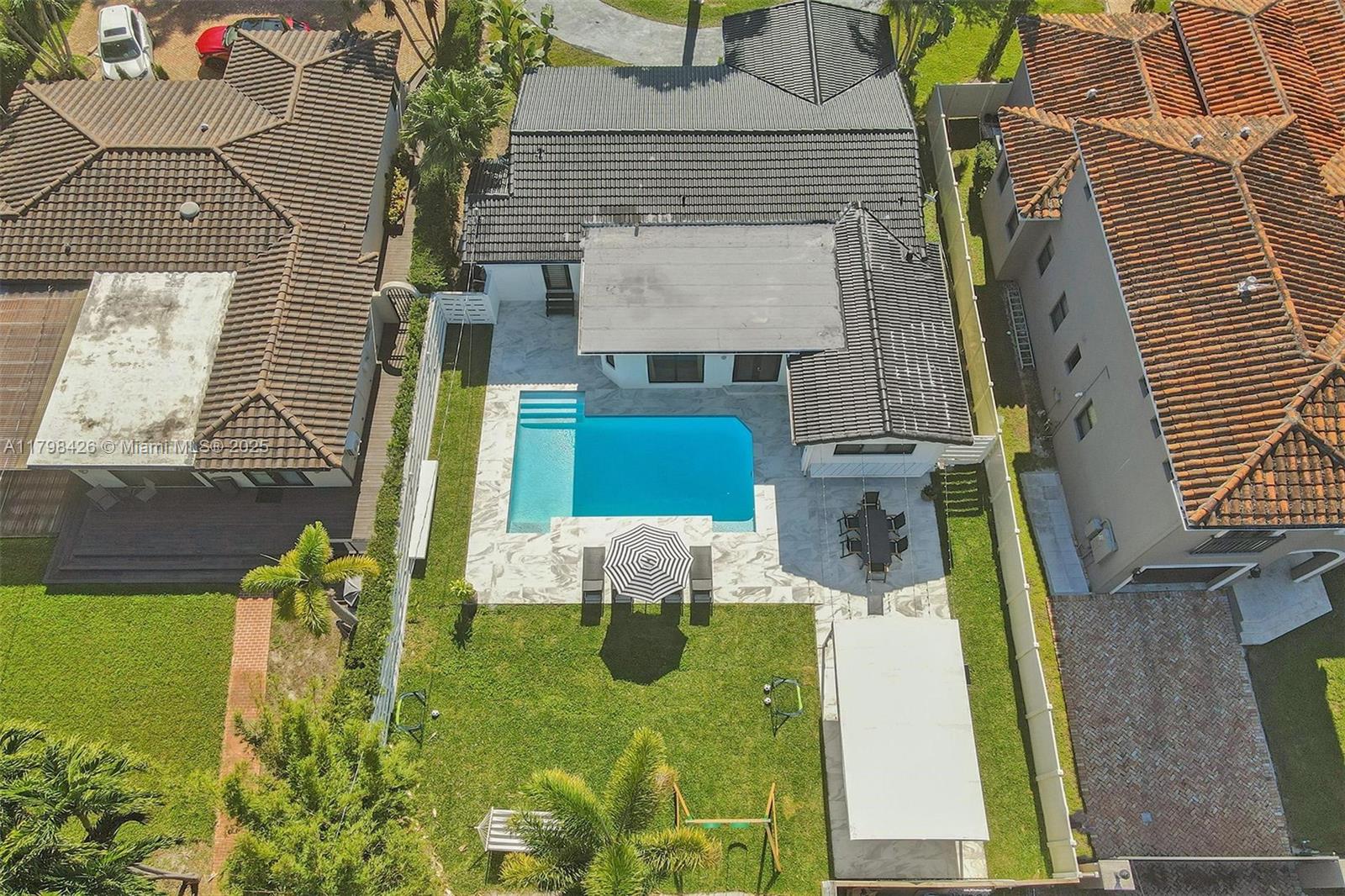 HOLLYWOOD LAKES SECTION - Residential