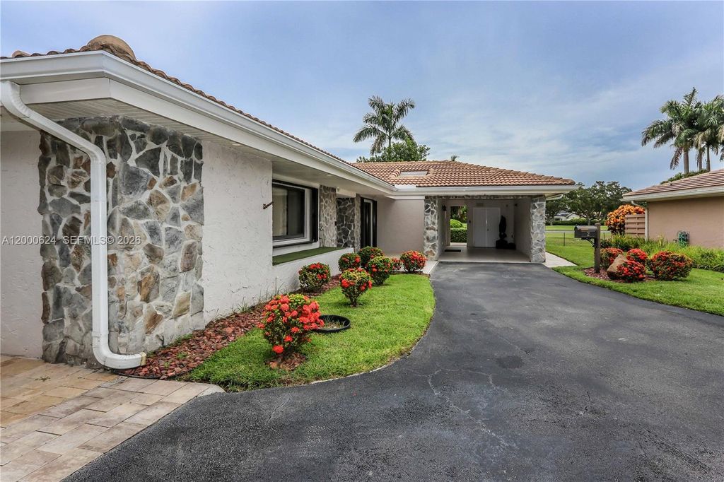 Photo of 3650 N 36th Ave #2, Hollywood, FL 33021 (MLS # A12000624)