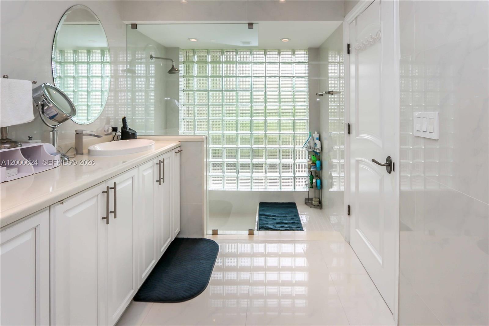 VILLA RESIDENCES OF EMERA - Residential