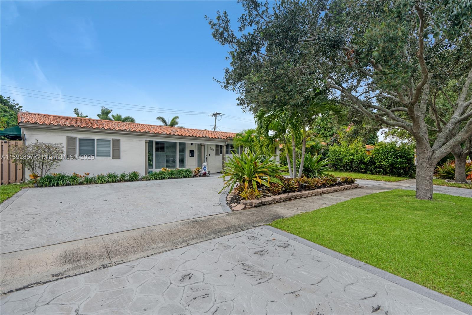 IMPERIAL POINT 3RD SEC - Residential Lease