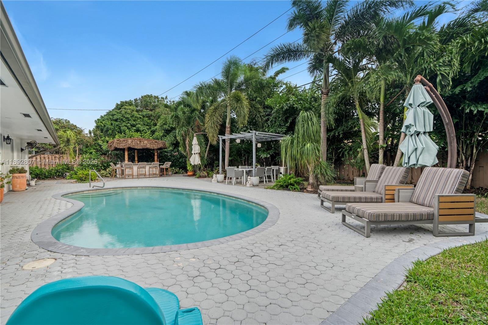 IMPERIAL POINT 3RD SEC - Residential Lease