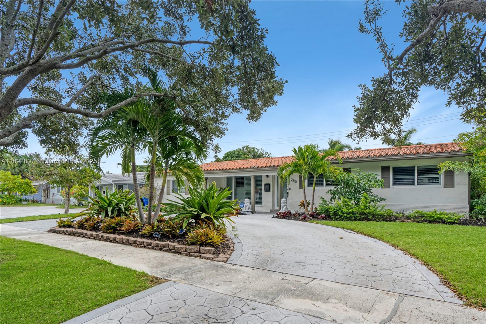 IMPERIAL POINT 3RD SEC - Residential Lease