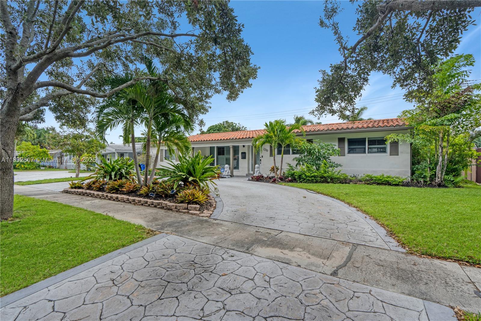IMPERIAL POINT 3RD SEC - Residential Lease