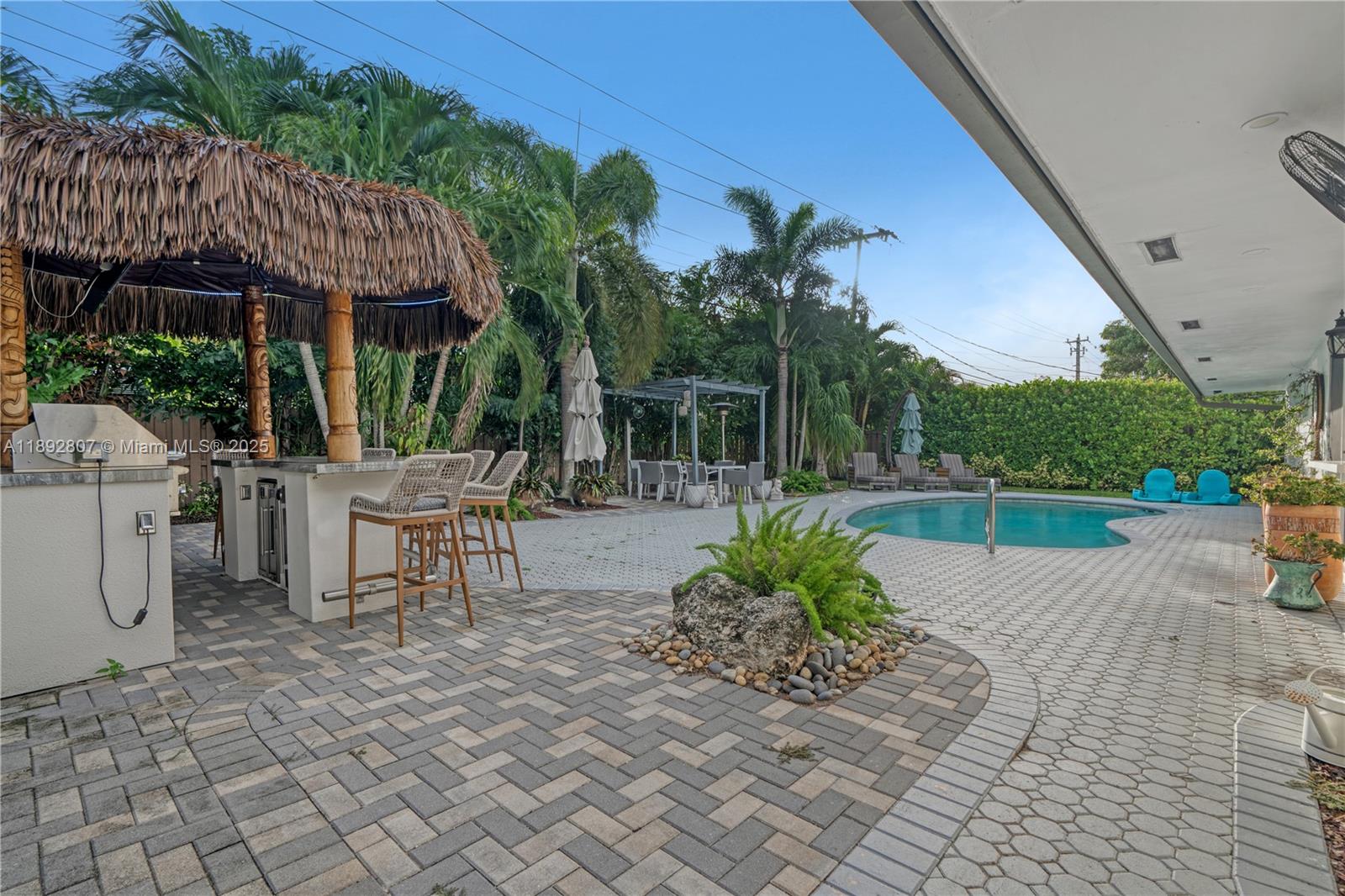IMPERIAL POINT 3RD SEC - Residential Lease