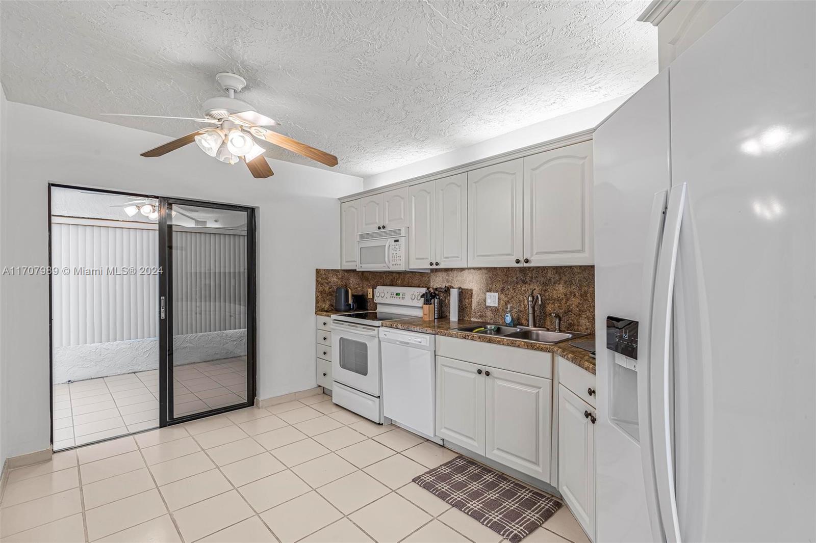 LAKES AT LA PAZ CONDO - Residential Lease
