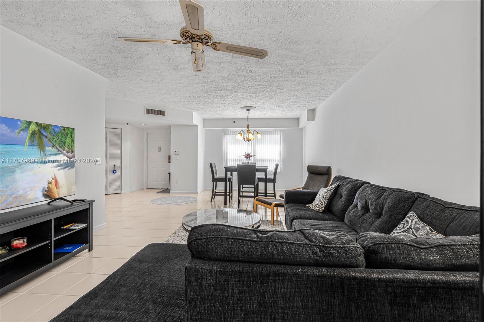 LAKES AT LA PAZ CONDO - Residential Lease