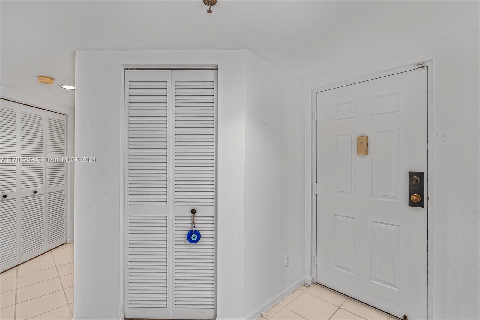 LAKES AT LA PAZ CONDO - Residential Lease