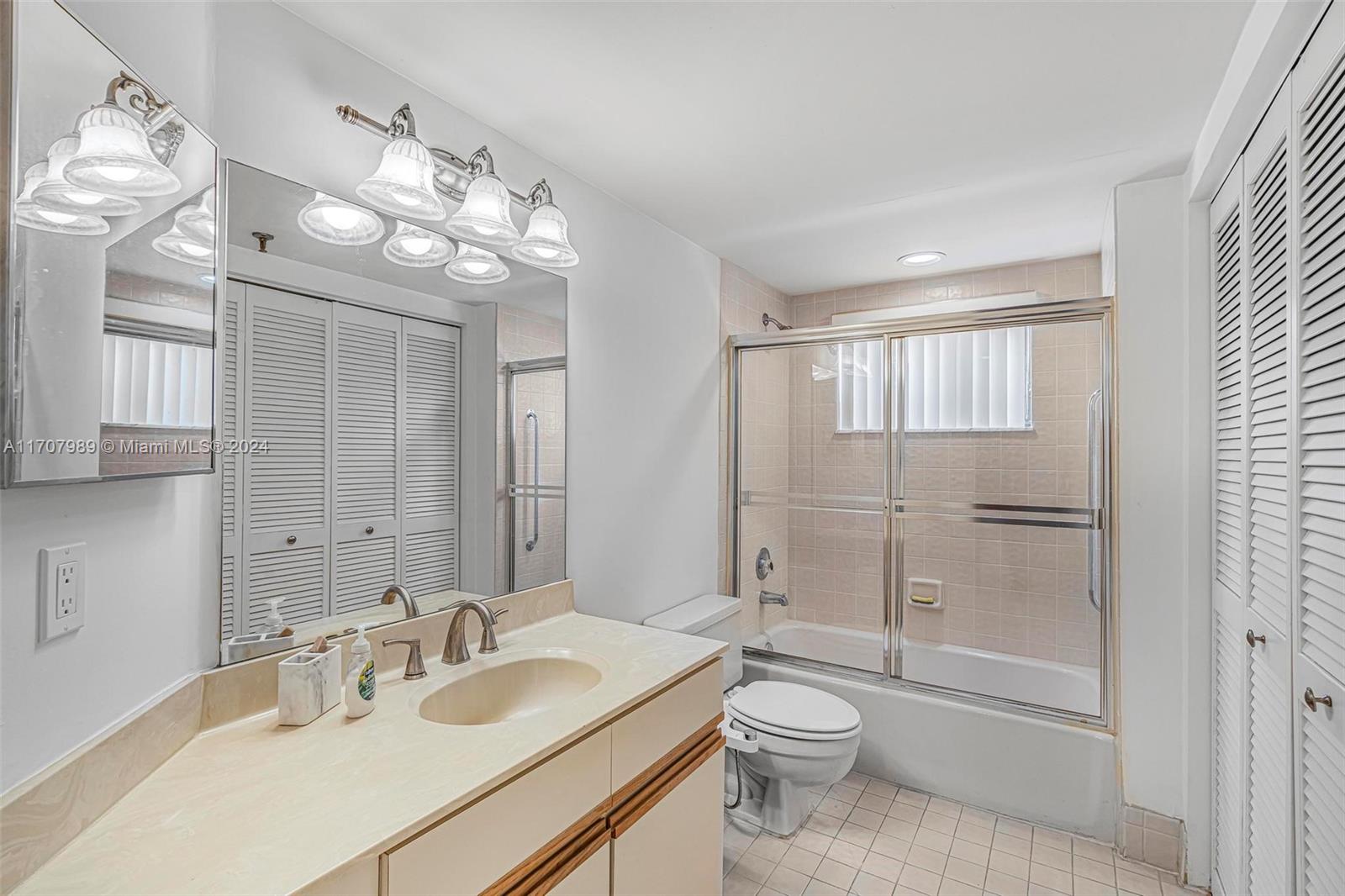 LAKES AT LA PAZ CONDO - Residential Lease