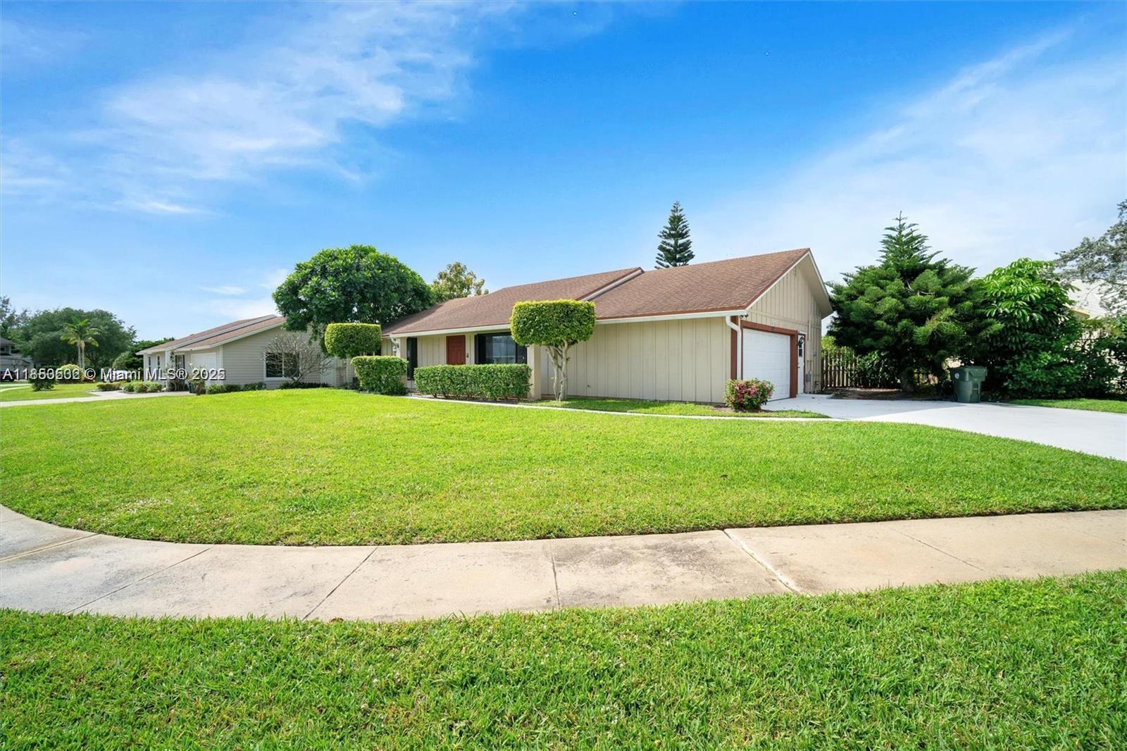 372 NW 35th Pl