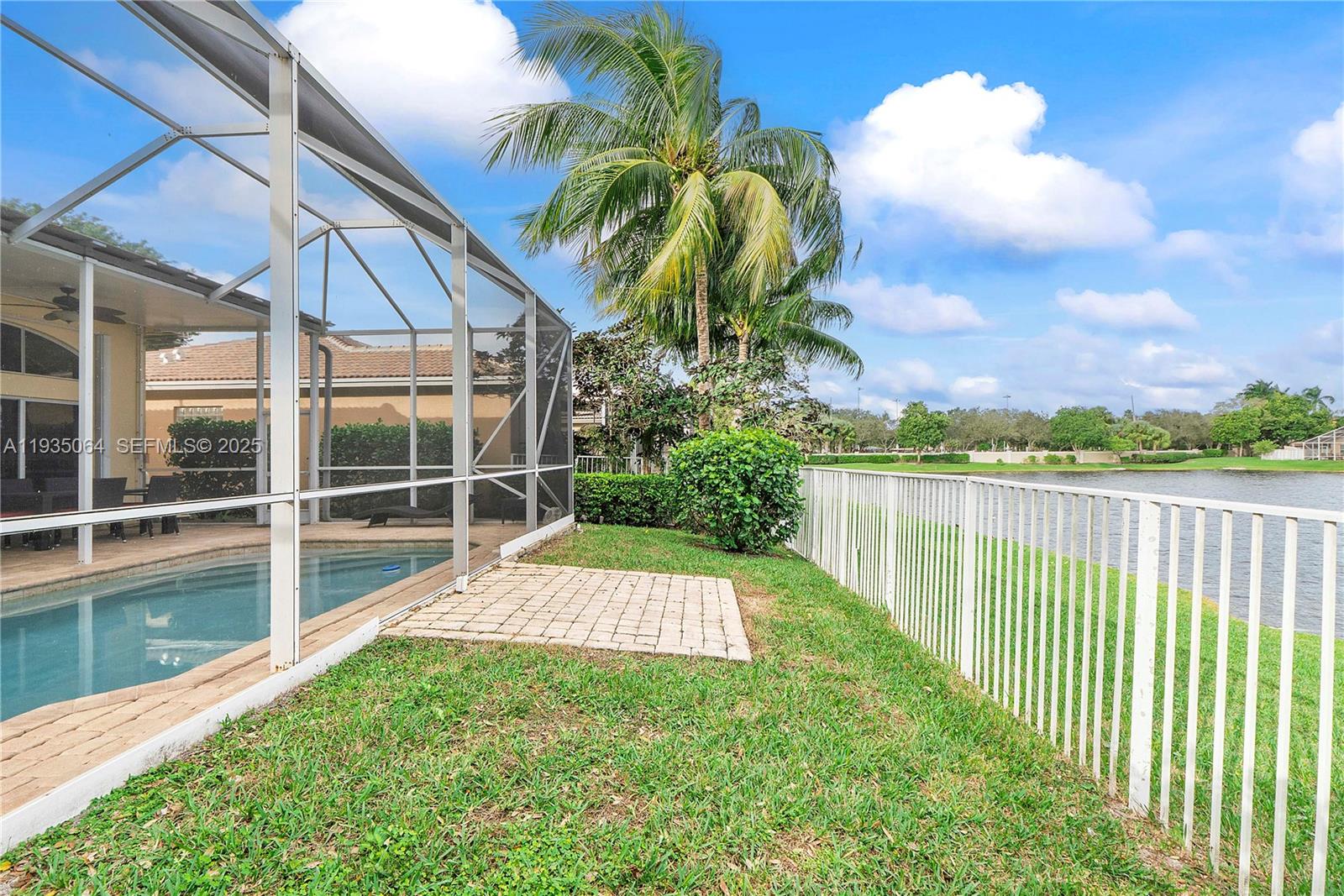 COCO LAKES - Residential