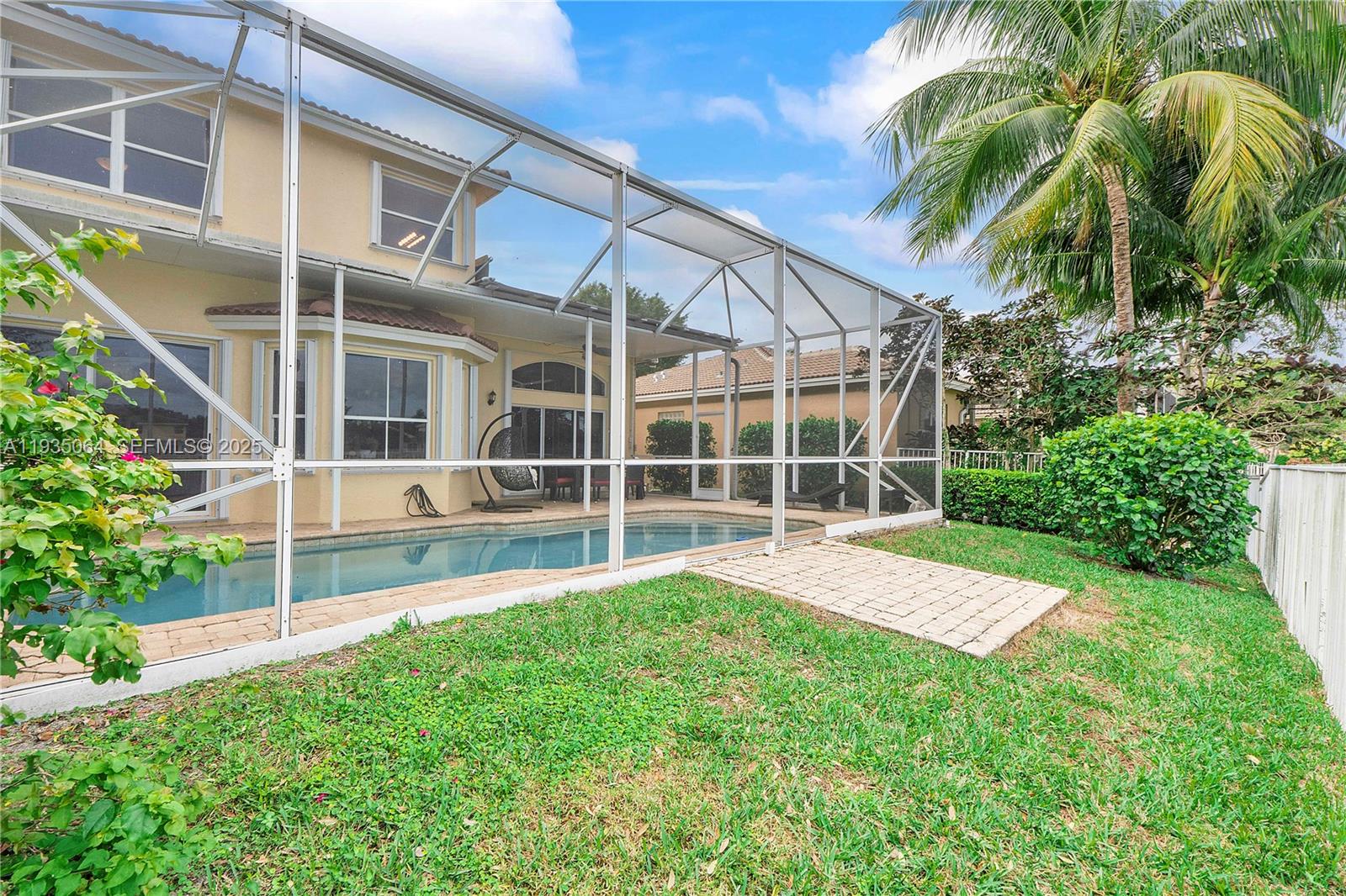 COCO LAKES - Residential