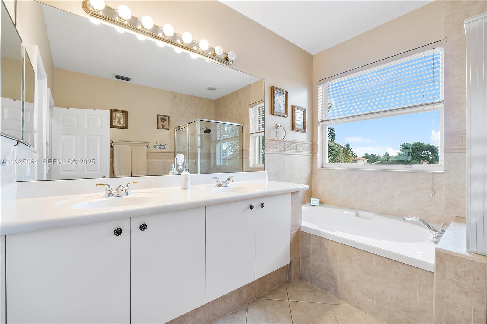 COCO LAKES - Residential