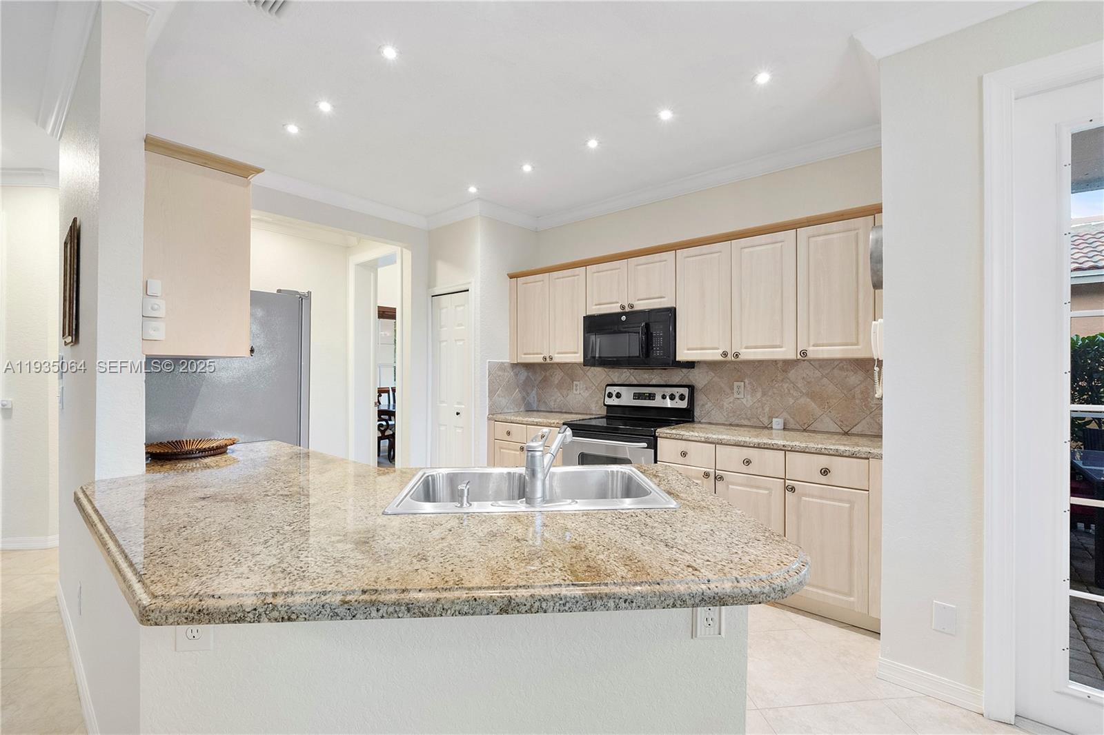 COCO LAKES - Residential