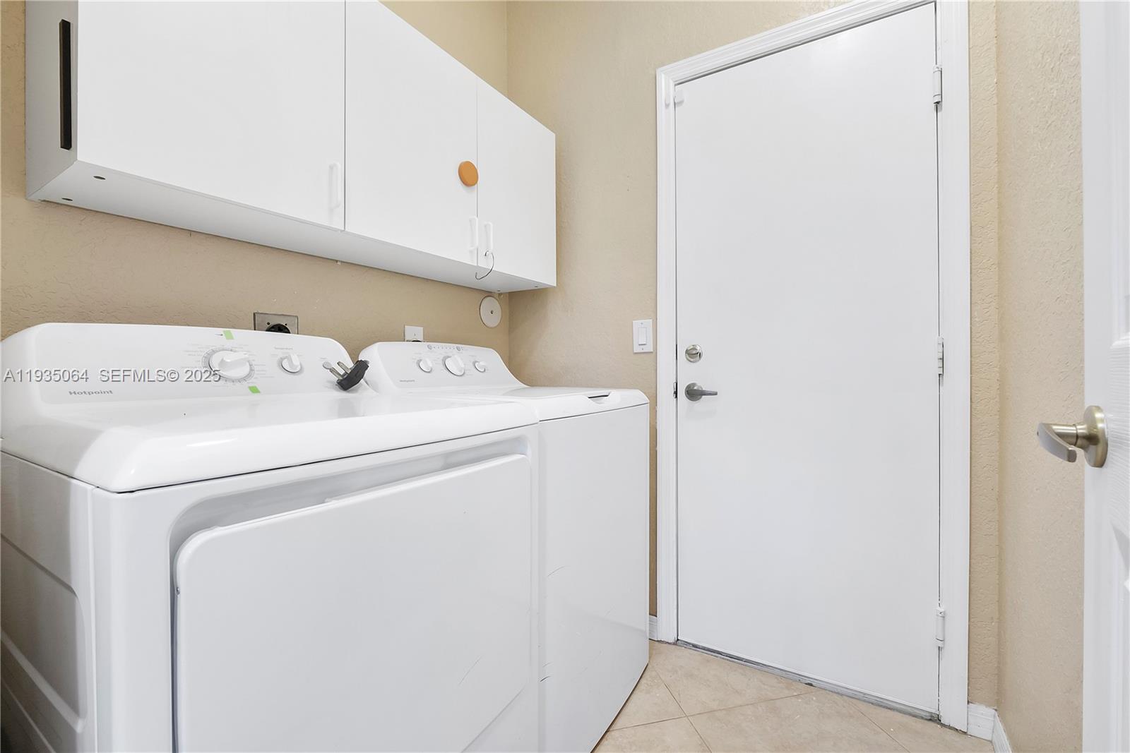 COCO LAKES - Residential