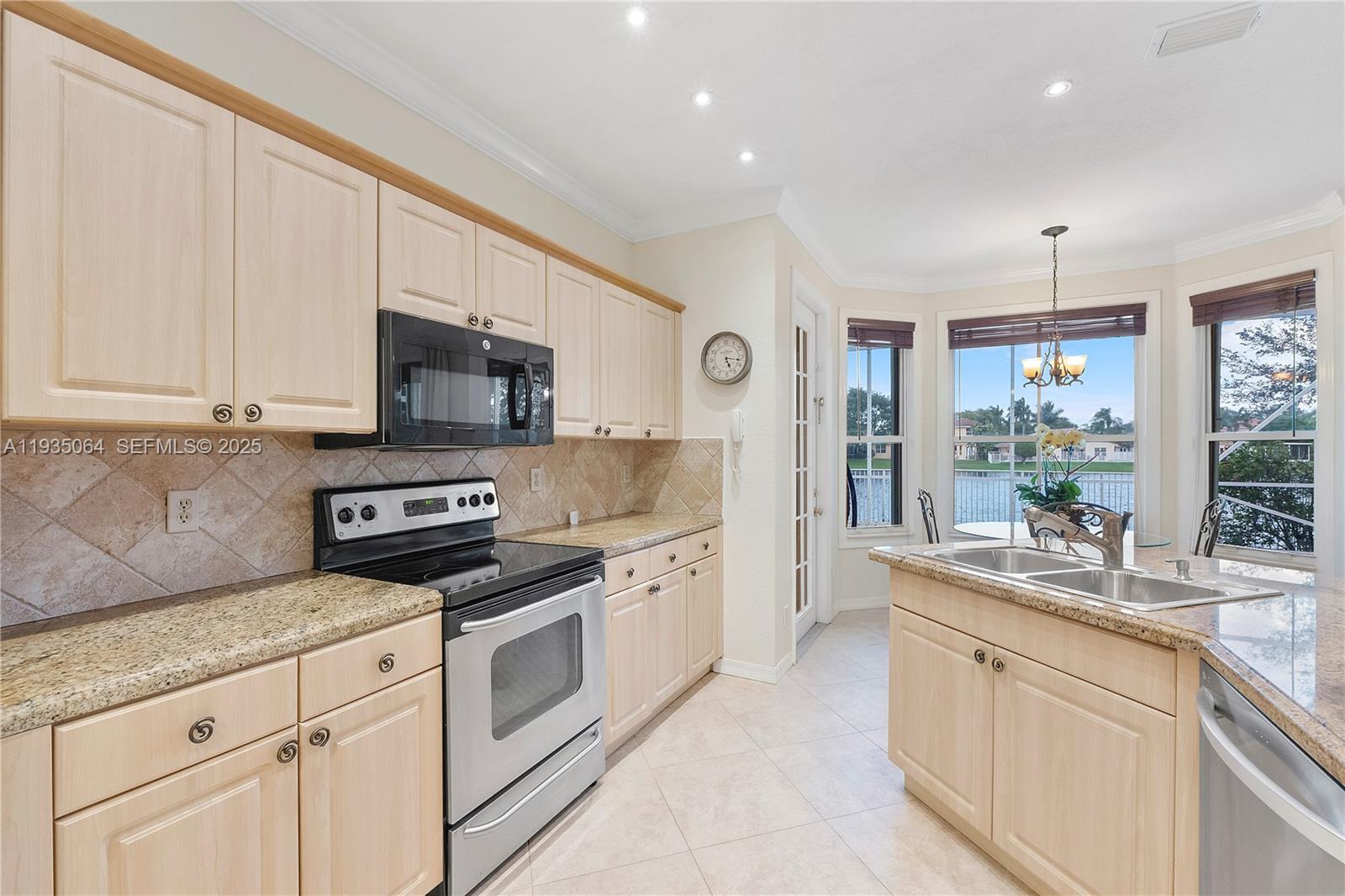 COCO LAKES - Residential