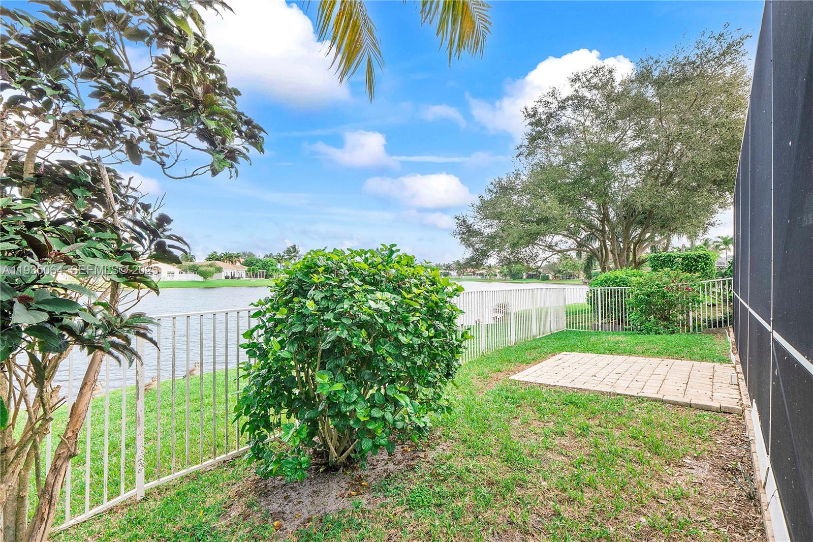 COCO LAKES - Residential