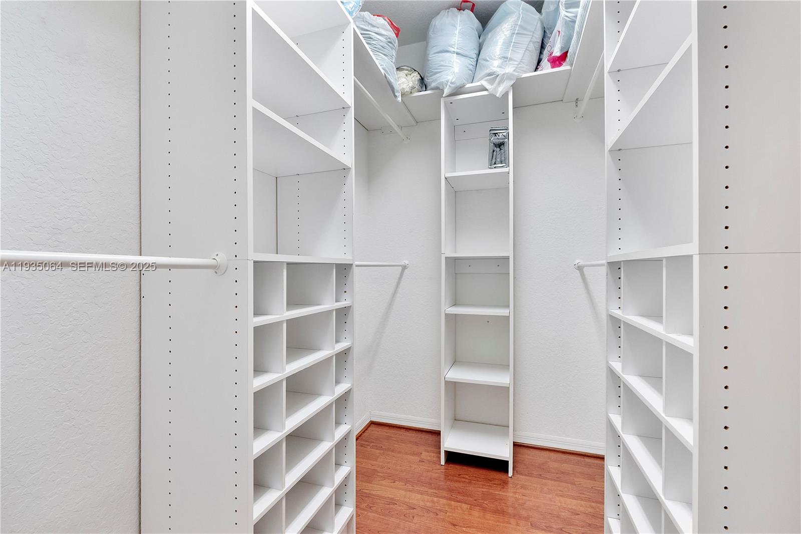 COCO LAKES - Residential