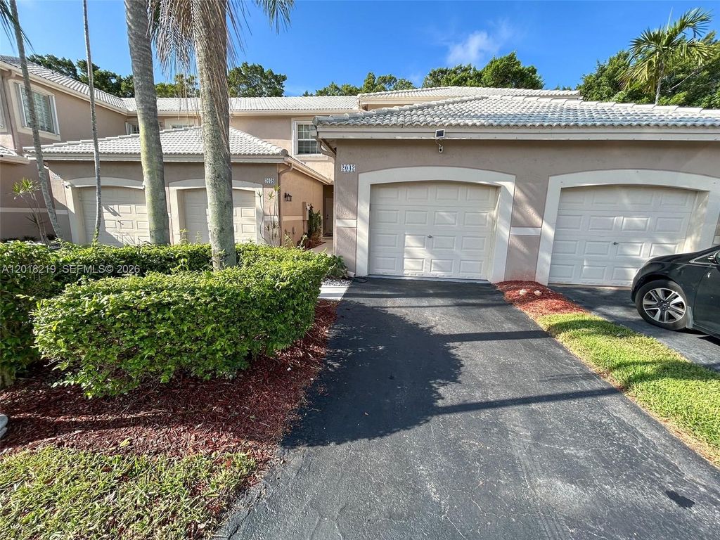 Photo of 2042 Madeira Dr, Weston, FL 33327 (MLS # A12018219)