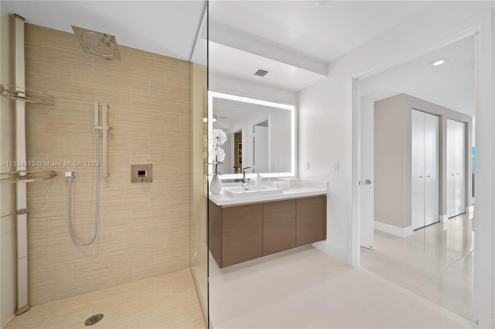 PARQUE TOWERS CONDO - Residential Lease