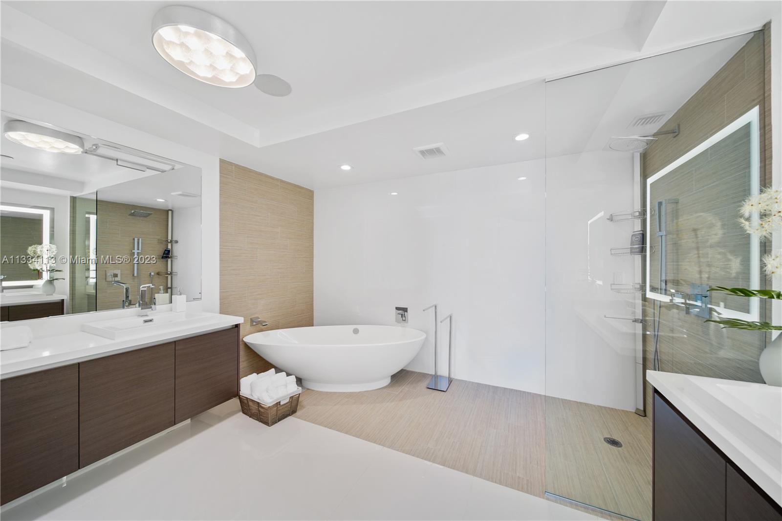 PARQUE TOWERS CONDO - Residential Lease