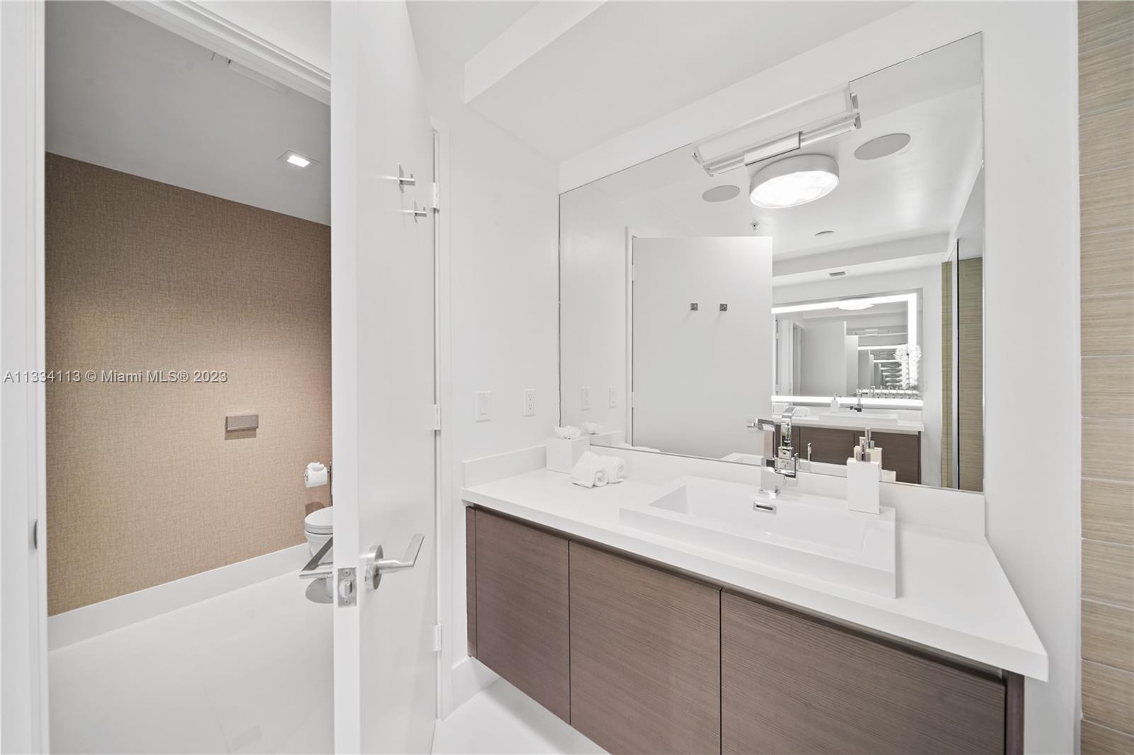 PARQUE TOWERS CONDO - Residential Lease