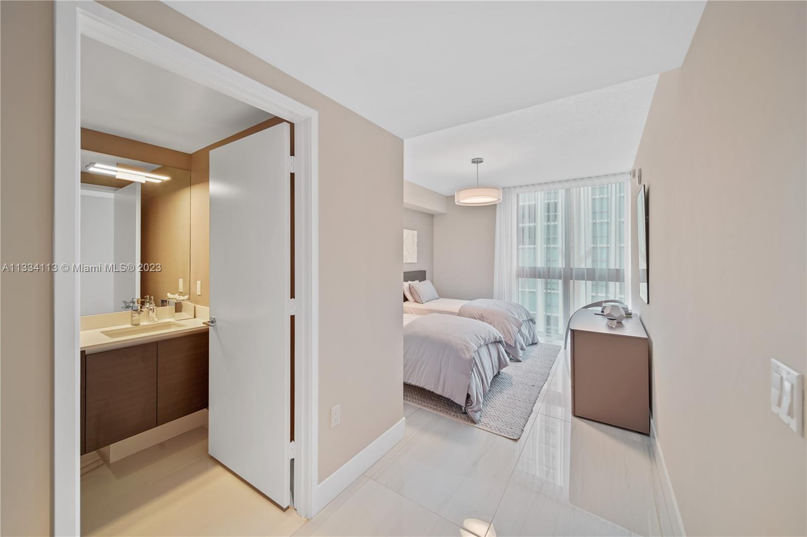 PARQUE TOWERS CONDO - Residential Lease