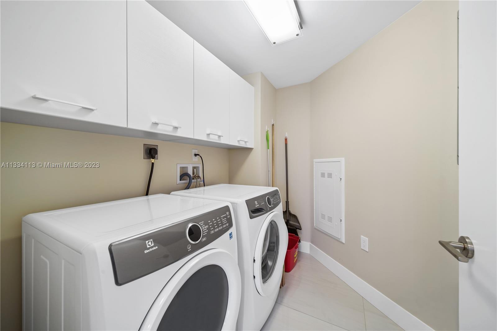 PARQUE TOWERS CONDO - Residential Lease