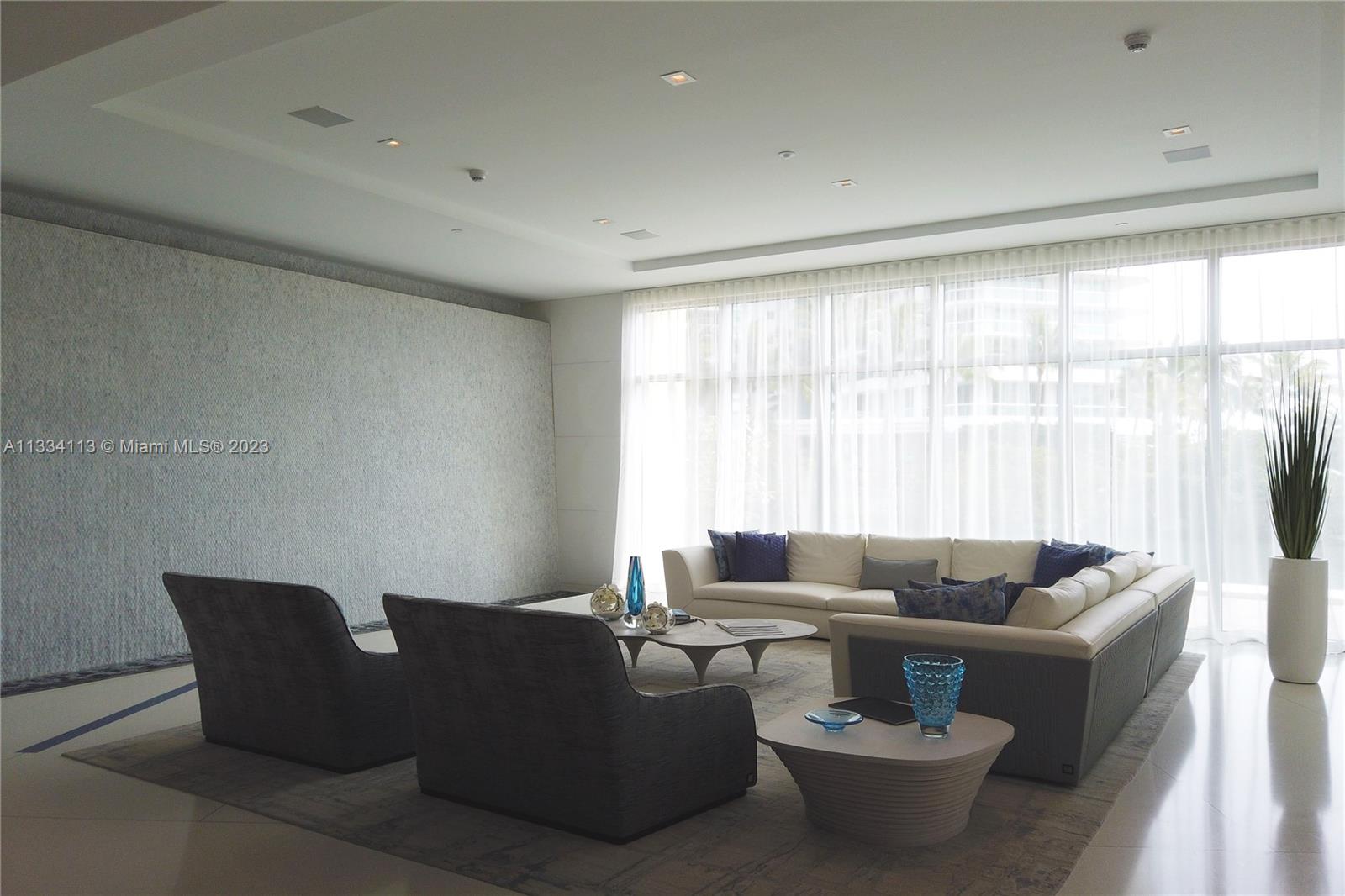 PARQUE TOWERS CONDO - Residential Lease