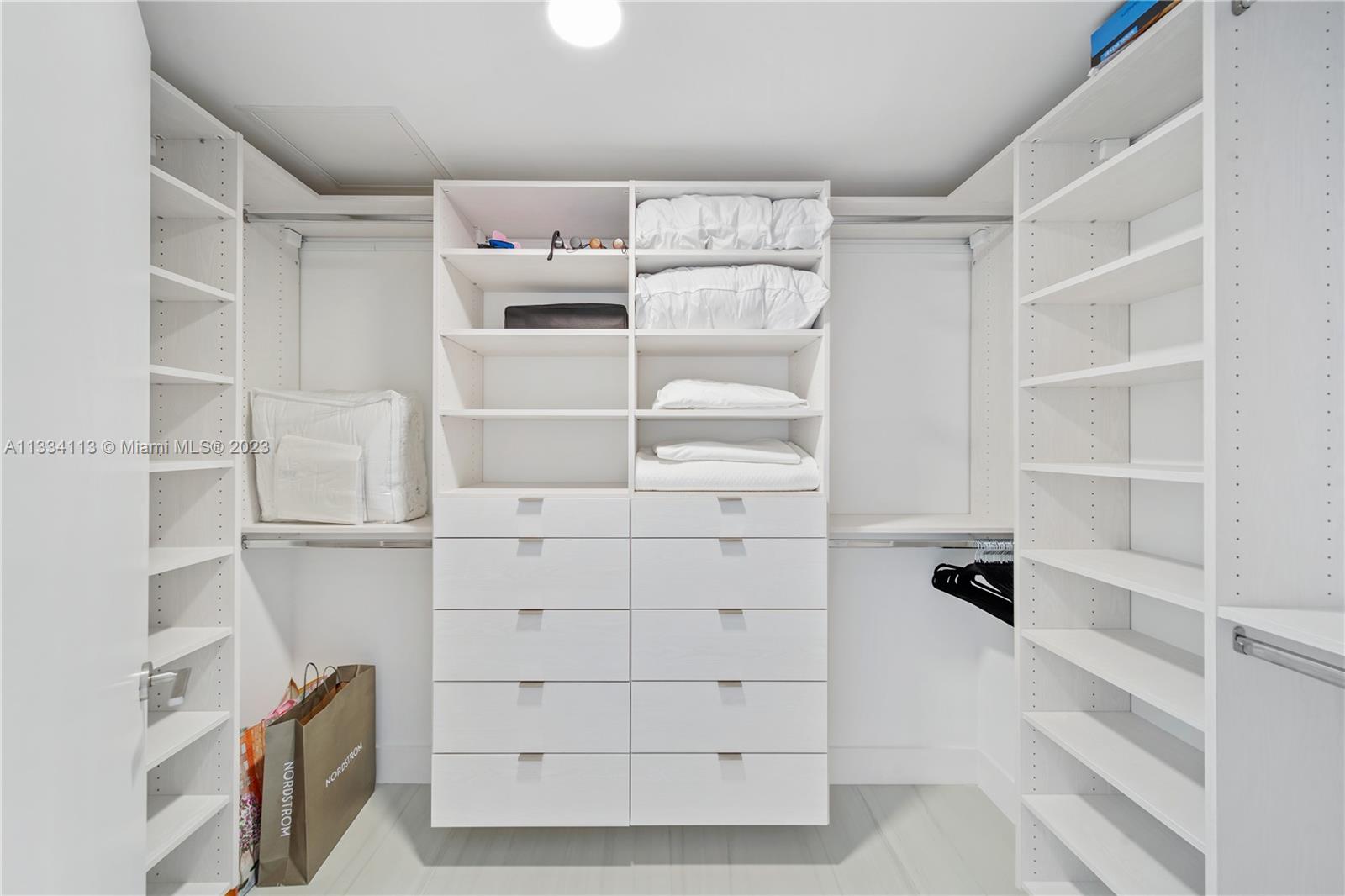 PARQUE TOWERS CONDO - Residential Lease