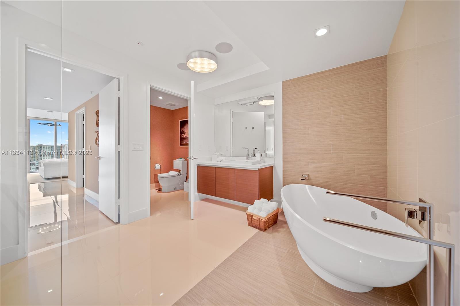 PARQUE TOWERS CONDO - Residential Lease