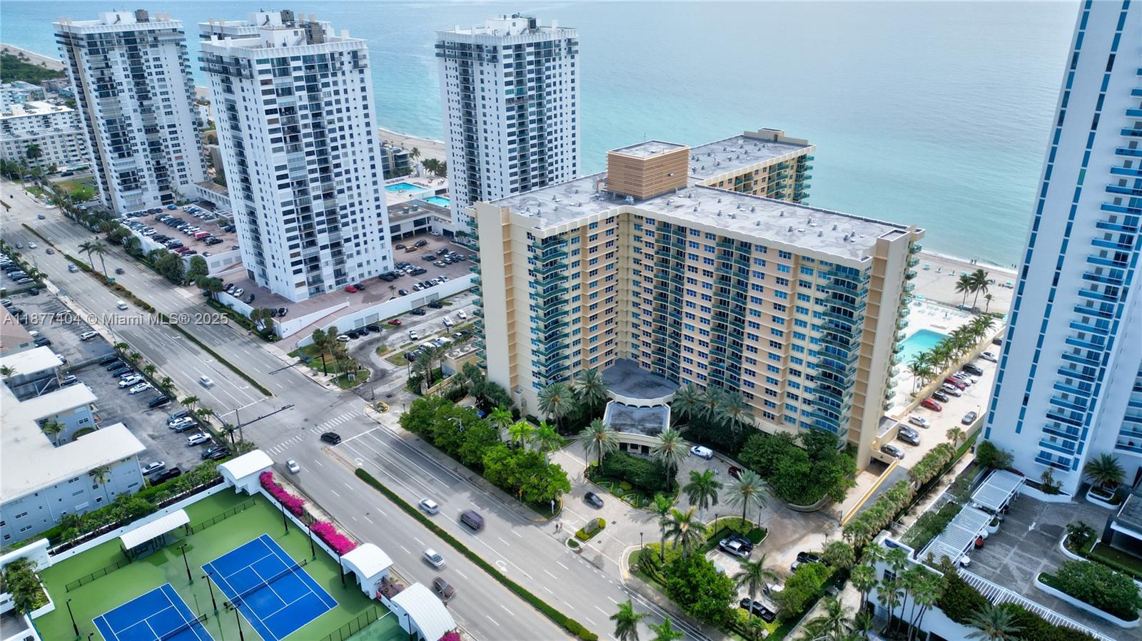 WAVE CONDO - Residential