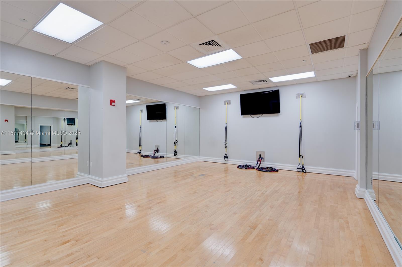 WAVE CONDO - Residential