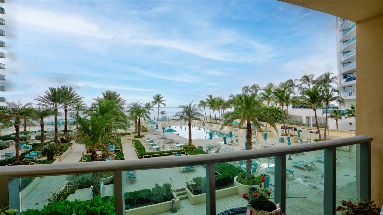 WAVE CONDO - Residential