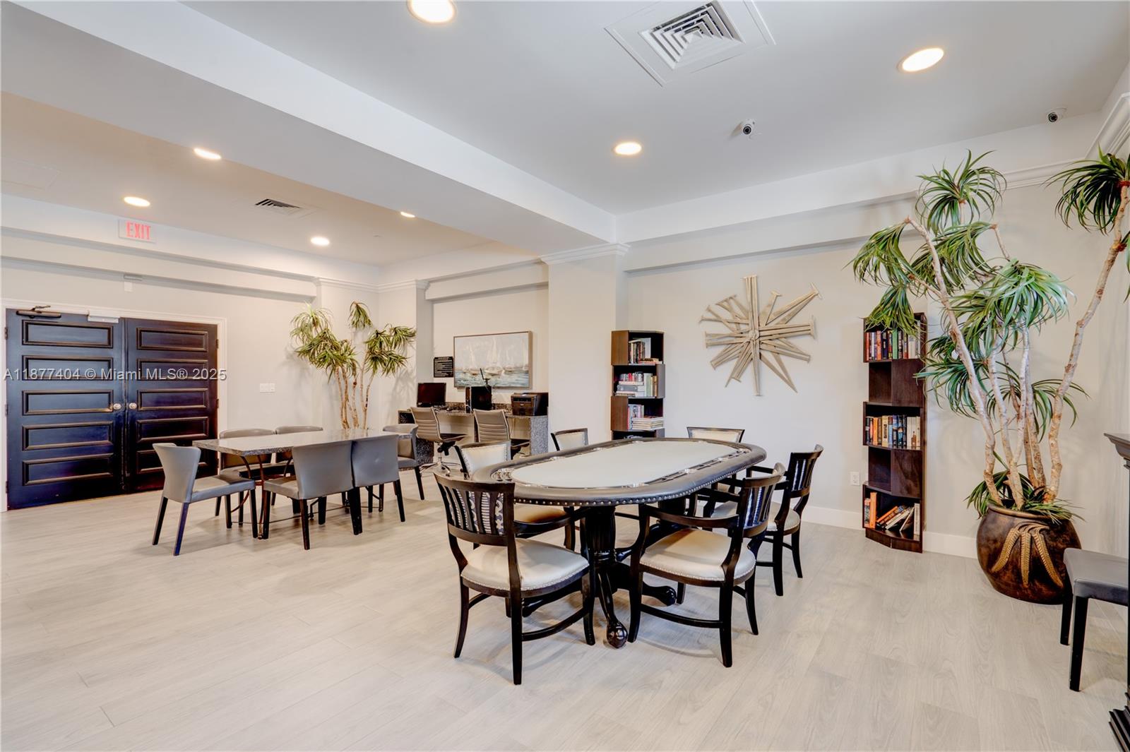 WAVE CONDO - Residential