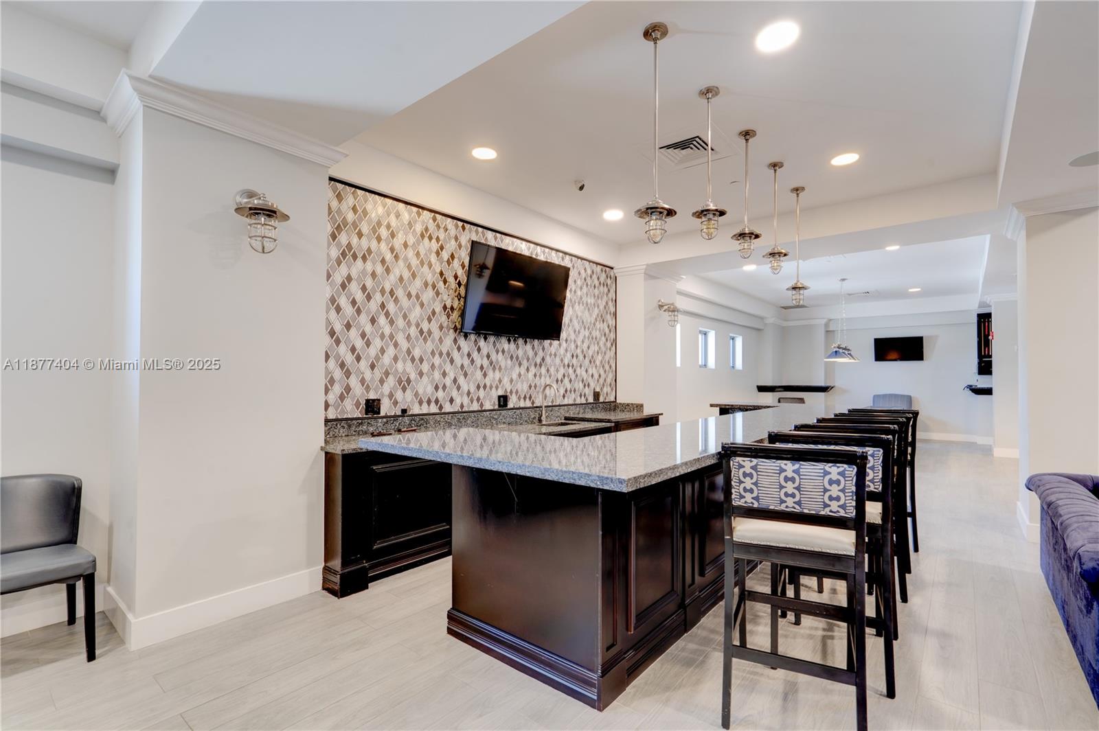 WAVE CONDO - Residential