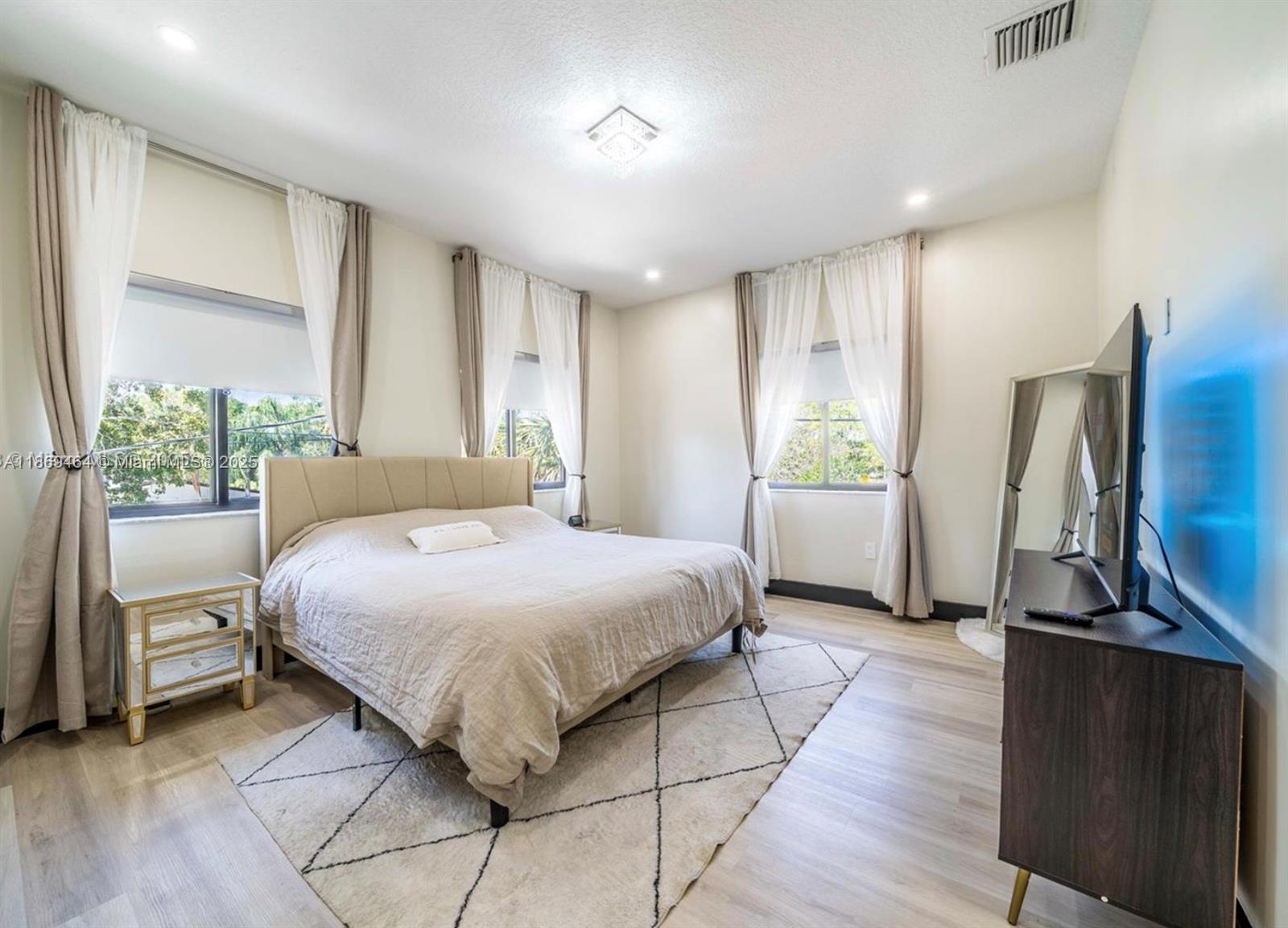 VALENTINES SUB B-29 - Residential Lease