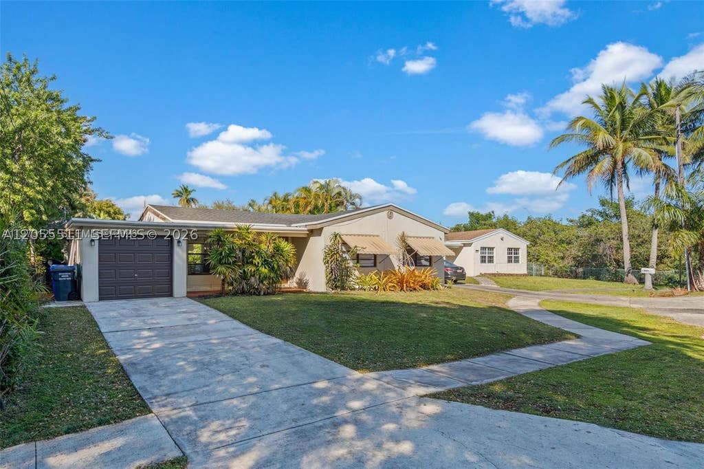 Photo of 3035 Hayes St, Hollywood, FL 33021 (MLS # A12055511)